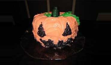 Pumpkin-Shaped Cake for Halloween